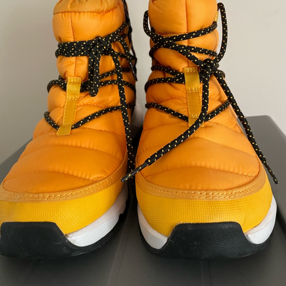 Yellow/golden snow boots - Picture 4 of 4